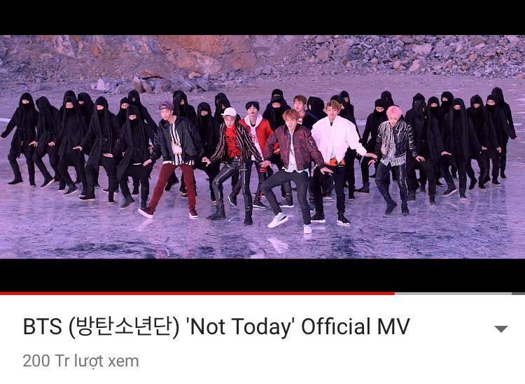 Sao Hàn 3/3: Shin Se Kyung nổi bật, đầy cuốn hút tại sân bay-2