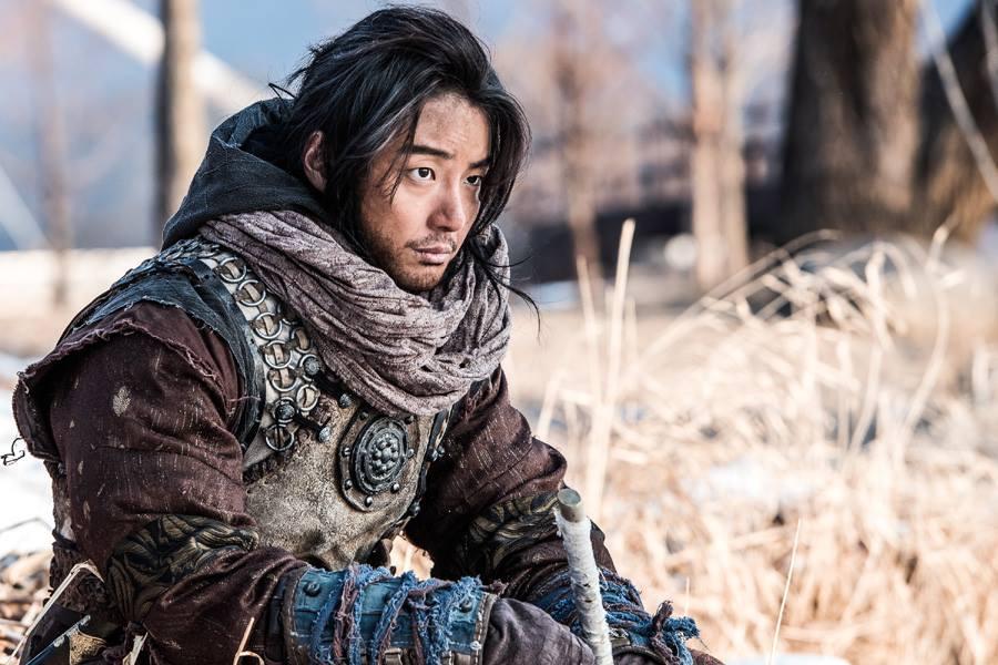 Sao Hàn 3/3: Shin Se Kyung nổi bật, đầy cuốn hút tại sân bay-3