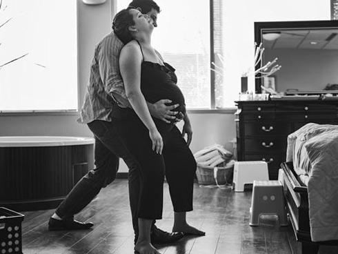 Bức thư chồng viết cho vợ đã 'ra đi' khi sinh con khiến ai đọc cũng cay sống mũi