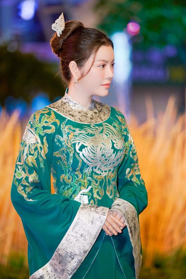 Lý Nhã Kỳ gây chú ý vì thần thái quá đỗi xinh đẹp-5