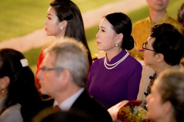 Lý Nhã Kỳ gây chú ý vì thần thái quá đỗi xinh đẹp-11