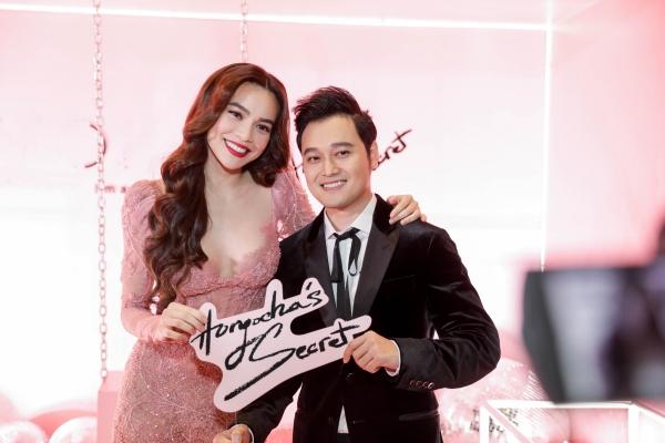 Hà Hồ hôn Trấn Thành trước mặt Kim Lý, khẳng định không lo Hari Won phát hiện-12