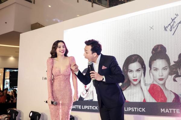 Hà Hồ hôn Trấn Thành trước mặt Kim Lý, khẳng định không lo Hari Won phát hiện-5