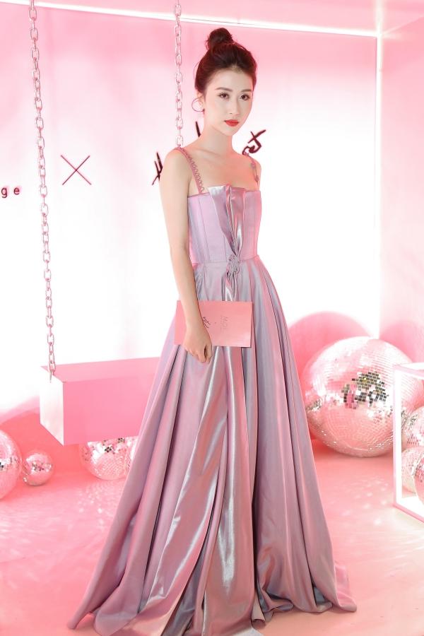 Hà Hồ hôn Trấn Thành trước mặt Kim Lý, khẳng định không lo Hari Won phát hiện-14