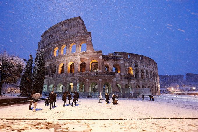 Cảnh tượng cổ tích xưa nay hiếm khi Rome chìm trong tuyết-1