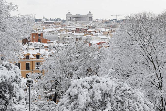 Cảnh tượng cổ tích xưa nay hiếm khi Rome chìm trong tuyết-3