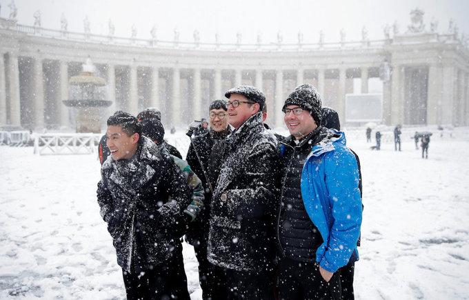 Cảnh tượng cổ tích xưa nay hiếm khi Rome chìm trong tuyết-10