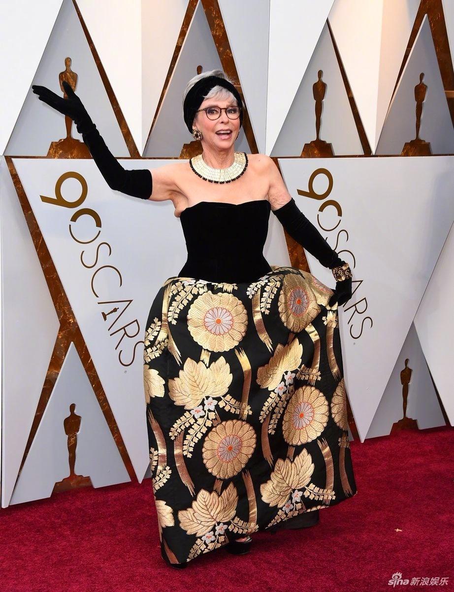 Top những bộ cánh xấu nhất tại thảm đỏ Oscar lần thứ 90-6