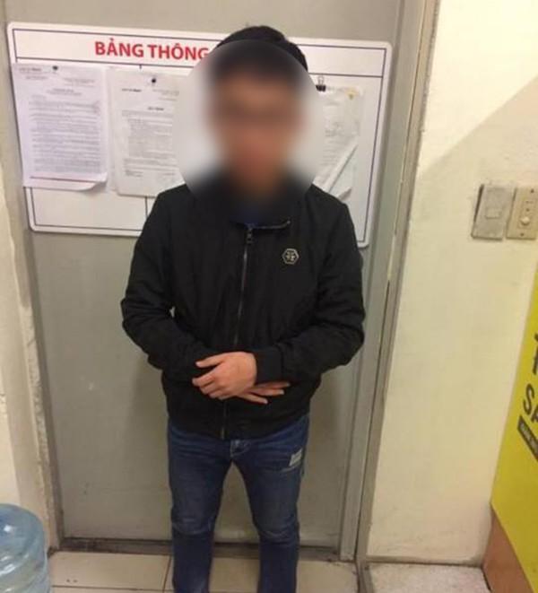 Hà Nội: Cô gái trẻ hoảng hốt phát hiện nam thanh niên nằm vùng trong nhà vệ sinh nữ lén quay clip bằng Ipad-2