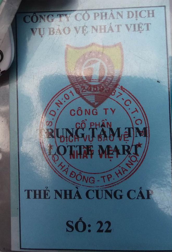 Hà Nội: Cô gái trẻ hoảng hốt phát hiện nam thanh niên nằm vùng trong nhà vệ sinh nữ lén quay clip bằng Ipad-4