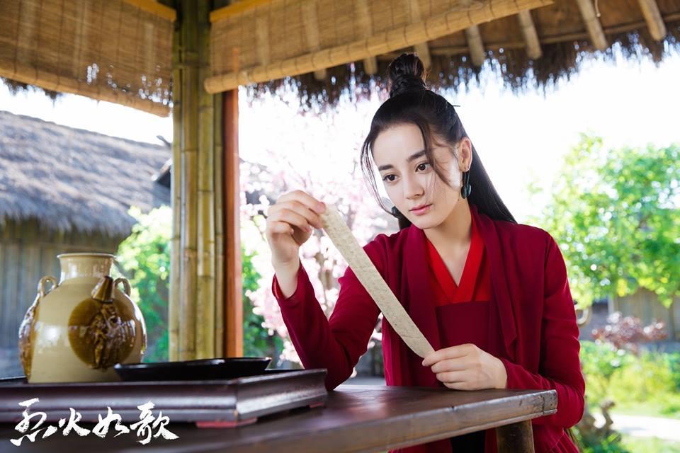 Địch Lệ Nhiệt Ba gây sốt truyền thông xứ Trung với Liệt hỏa như ca-8