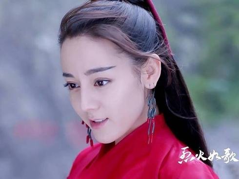 Địch Lệ Nhiệt Ba, Triệu Lệ Dĩnh và những hình ảnh xấu đến mức không dám nhìn lại-11