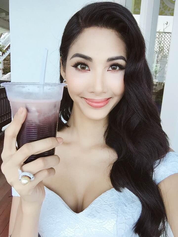 QUÁ HÀI: Hoàng Thùy giờ đây đã tự tin ăn chè đậu đen không bị dính răng-3