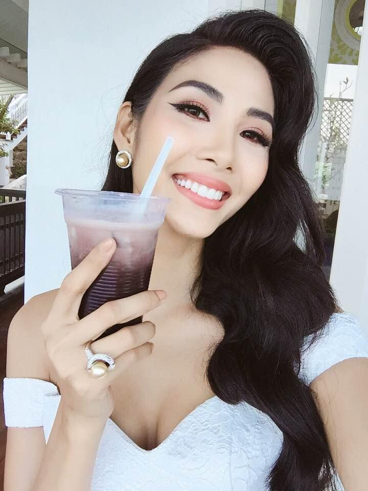 QUÁ HÀI: Hoàng Thùy giờ đây đã tự tin ăn chè đậu đen không bị dính răng-4