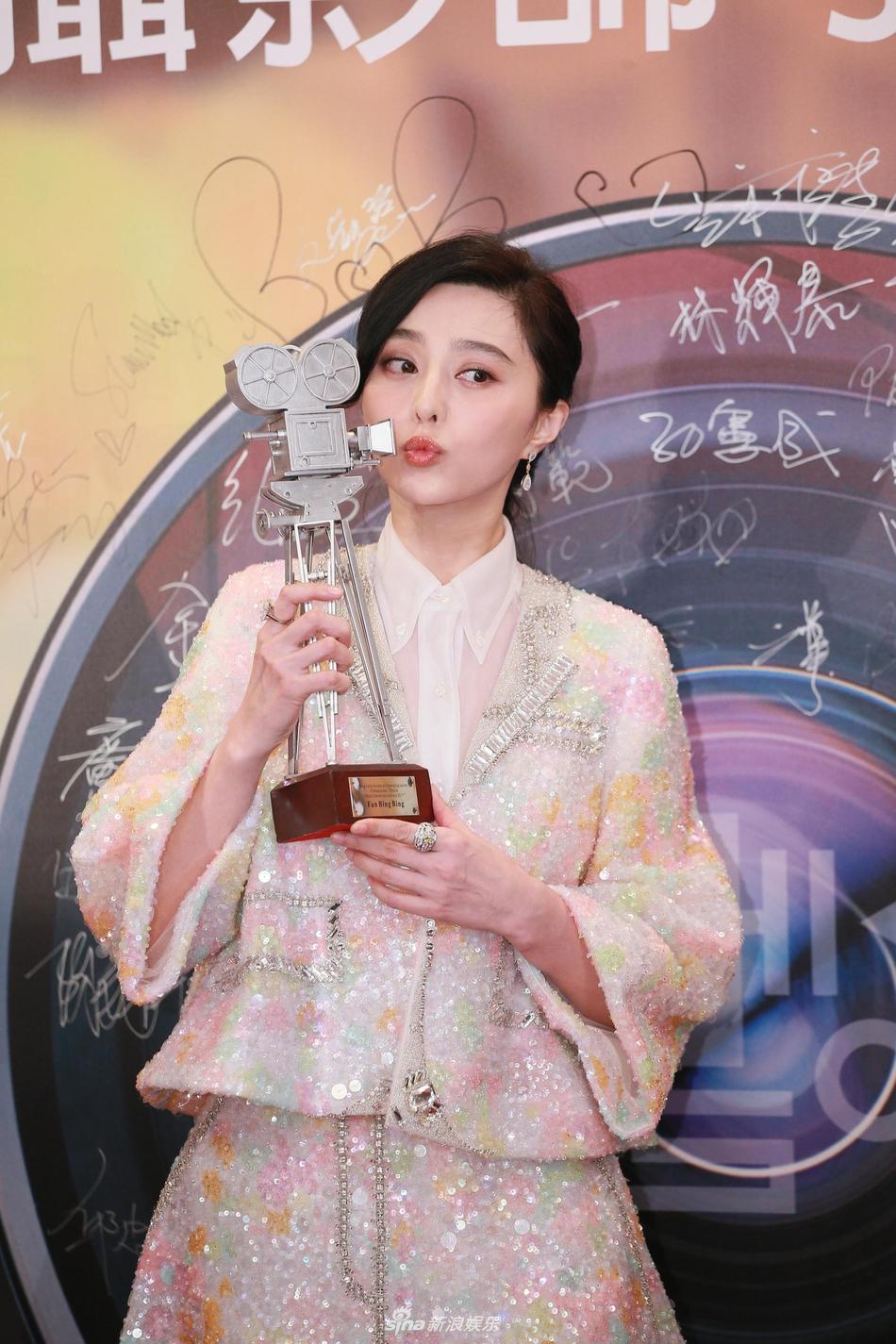 Bị truyền thông nghi ngờ em trai chính là con riêng, Phạm Băng Băng mắng: Thật không có đạo lý!-2