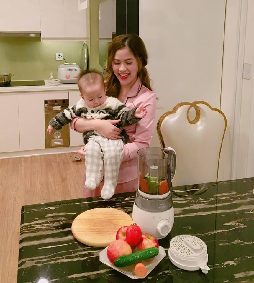 Chẳng giống những bà mẹ khác, bà xã Việt Anh cười hơ hớ trong khoảnh khắc nhìn thấy con trai vì nhìn giống chuột nhắt-2