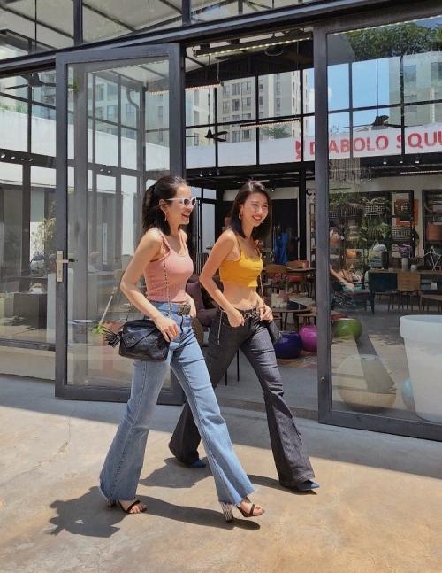 Thời tiết nóng nực, giới trẻ 2 miền đổ bộ xuống phố với váy áo mát mẻ-1