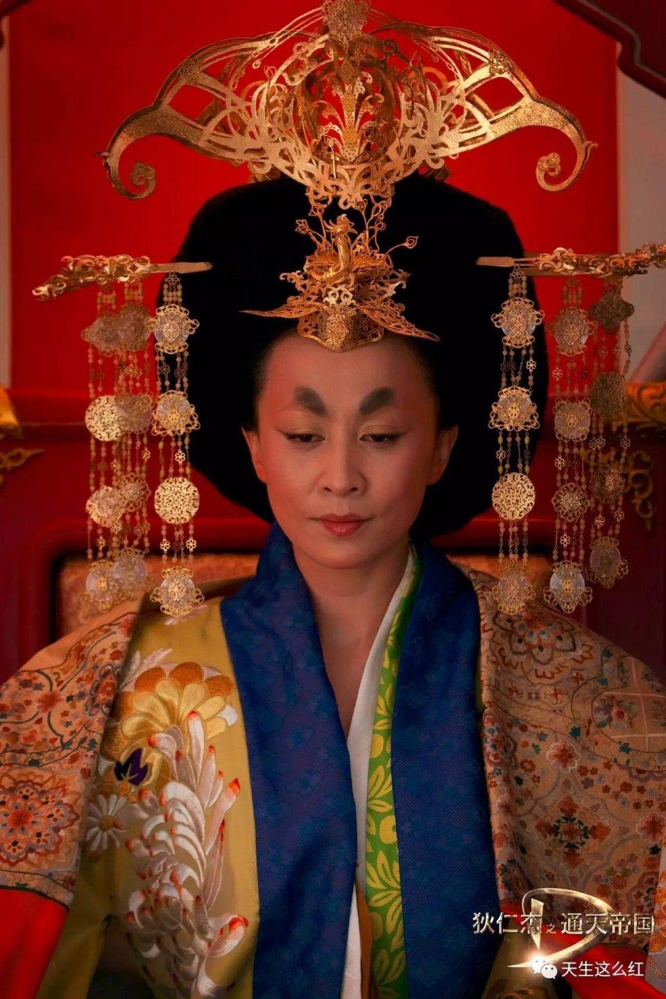 Địch Lệ Nhiệt Ba, Triệu Lệ Dĩnh và những hình ảnh xấu đến mức không dám nhìn lại-10