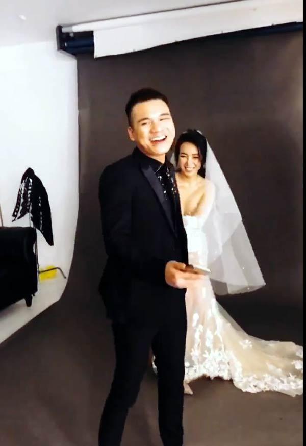 Khắc Việt hát chiều lòng vợ DJ xinh đẹp trong lúc chụp ảnh cưới-2