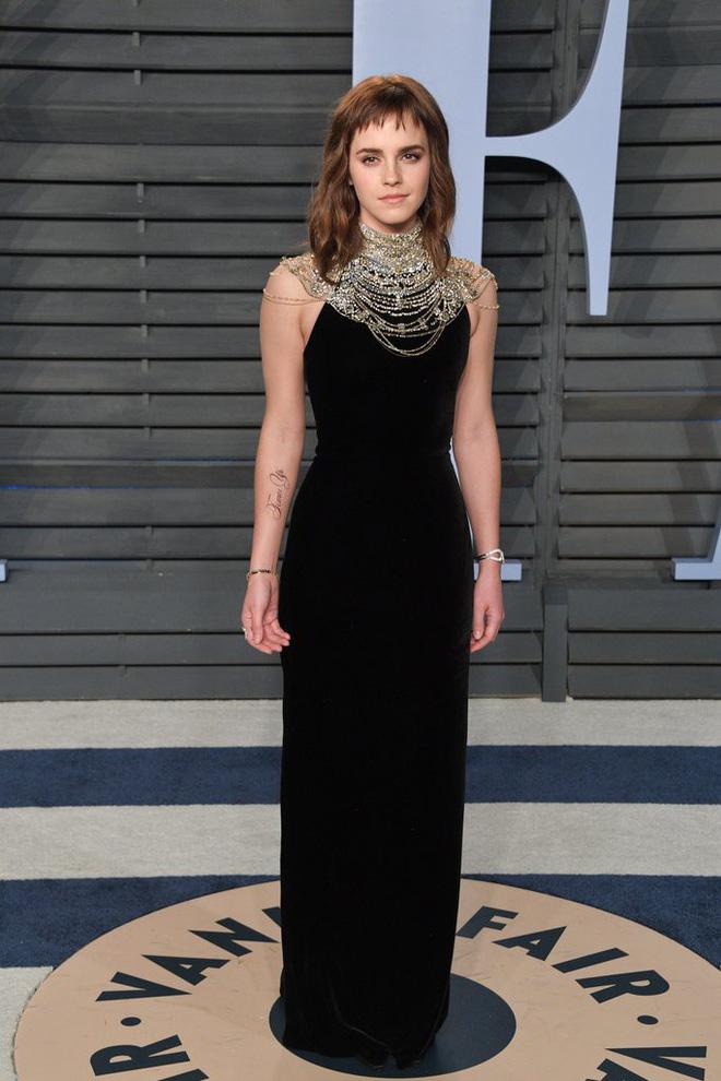 Đổi gió với tóc mái nham nhở, tưởng trẻ hơn nhưng Emma Watson lại bị dìm nhan sắc thực sự-1