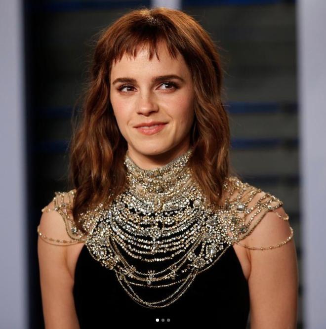 Đổi gió với tóc mái nham nhở, tưởng trẻ hơn nhưng Emma Watson lại bị dìm nhan sắc thực sự-2