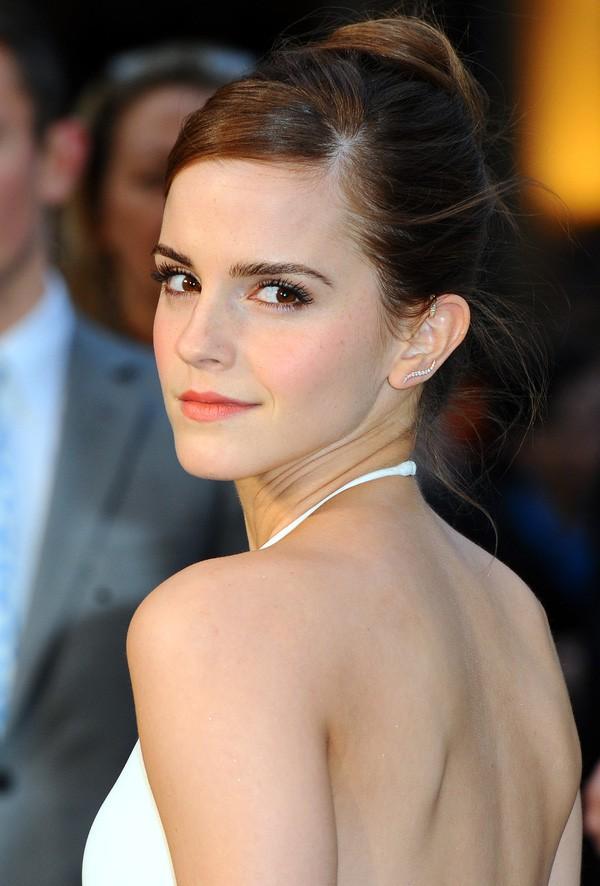 Đổi gió với tóc mái nham nhở, tưởng trẻ hơn nhưng Emma Watson lại bị dìm nhan sắc thực sự-4