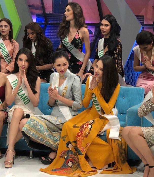 Hương Giang hô vang Việt Nam, nói tiếng Anh như gió trên kênh truyền hình Thái Lan-4