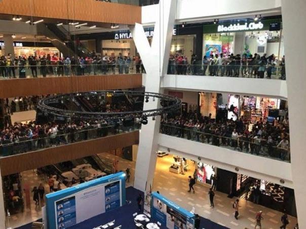 Malaysia: Náo loạn vì 11.000 người xếp hàng mua iPhone giá 50 USD-1