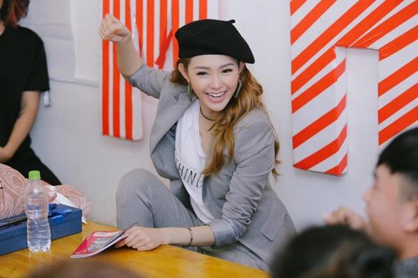 Chỉ với 1 chiếc mũ, Minh Hằng biến hóa mình với nhiều phong cách cực xinh-10