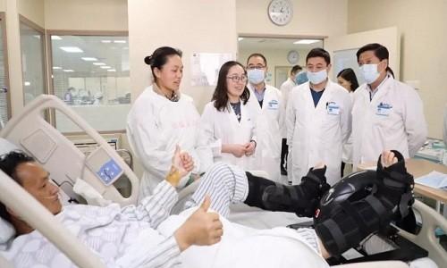 Xúc động người vợ hiến gan cứu chồng: ‘Gia đình sẽ không còn hoàn chỉnh nếu thiếu mất một người’-1