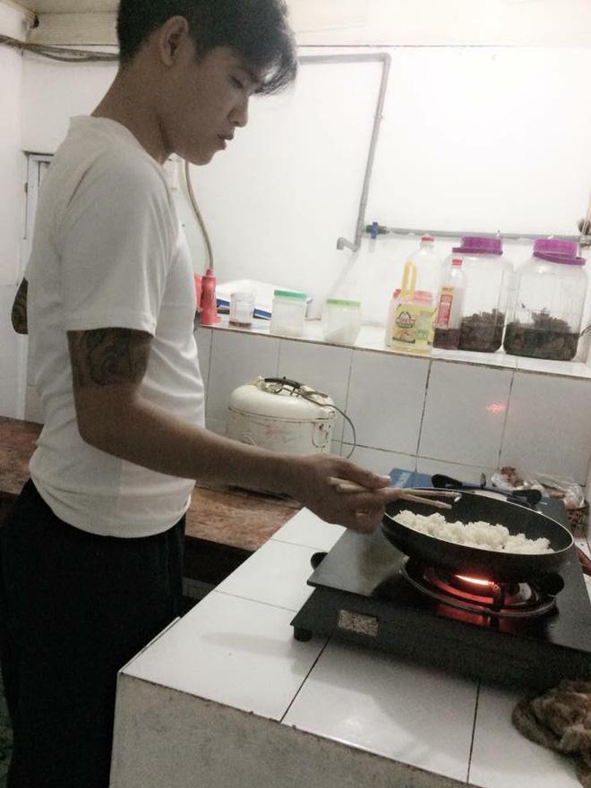 Chuyện gây sốt của cô dâu 18 tuổi với anh chồng xăm trổ chênh 17 tuổi, nửa đêm vợ thích ăn gì cũng lùng mua bằng được-2