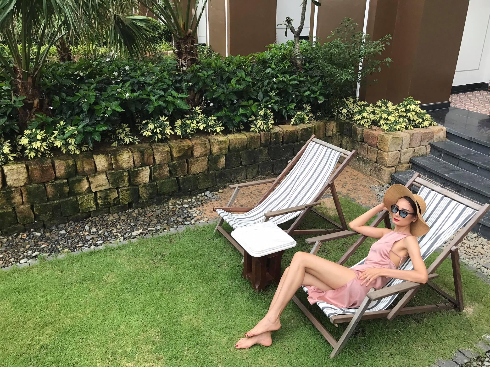 Tin sao Việt: Ninh Dương Lan Ngọc phô diễn hình thể với bikini để chứng minh không lép-9