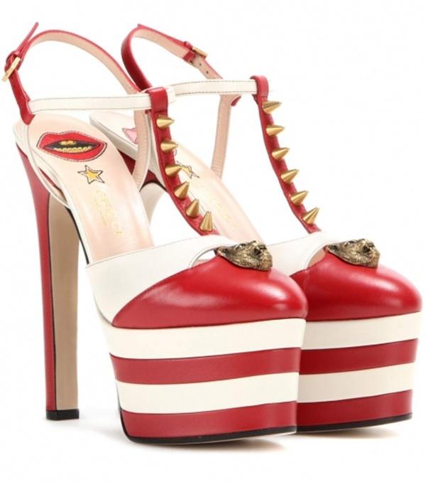 Tung ảnh với bikini nóng bỏng, Hương Giang bị soi đến tận đôi giày!-5