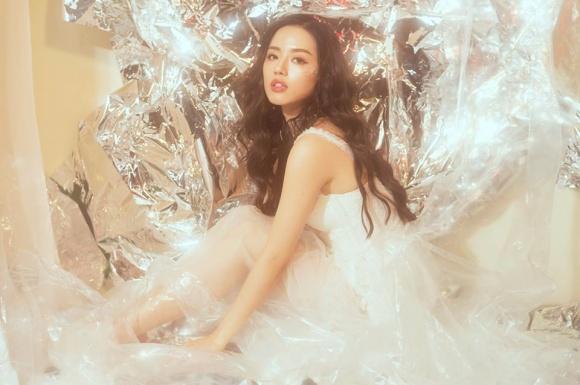 Hot girl - hot boy Việt: Bỏ con một mình xem điện thoại, ông xã vẫn được Thu Hương dành lời yêu thương-3