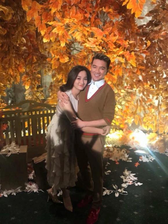 Hot girl - hot boy Việt: Bỏ con một mình xem điện thoại, ông xã vẫn được Thu Hương dành lời yêu thương-6