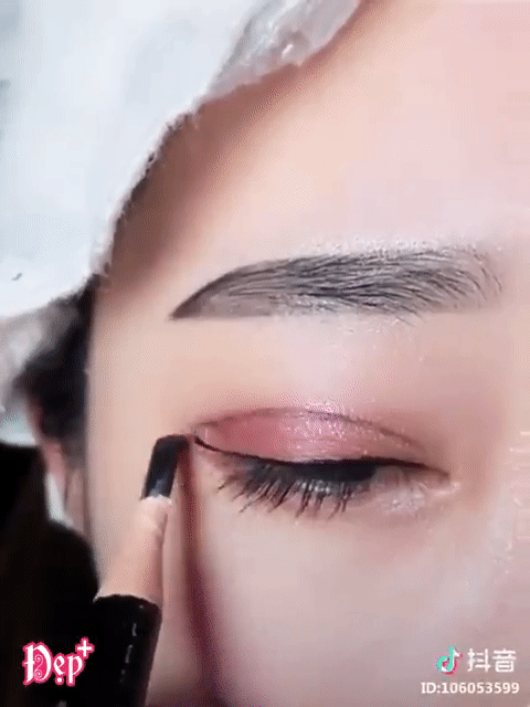 Clip: Mẹo trang điểm đỉnh của đỉnh cho nàng đẹp lung linh hẹn hò ngày 8/3-2