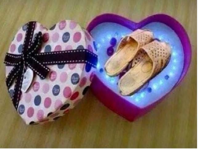 Cười không ngậm được mồm với những món quà 8.3 chị em nhận được từ người yêu-1