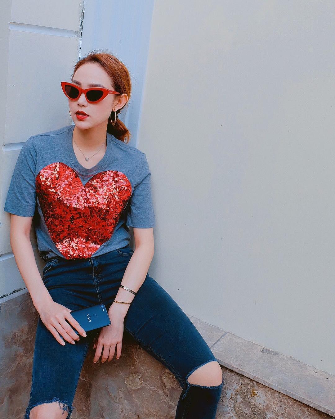 Tin sao Việt: Ngọc Trinh khoe quà 8/3 được người anh yêu nhất tặng-9