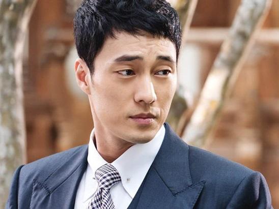 Sao Hàn 8/3: Ngôi sao 'Giày thủy tinh' So Ji Sub úp mở được lên chức chú rể