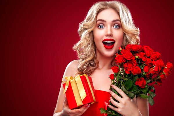 Phản ứng của 12 cô nàng hoàng đạo khi nhận được quà 8/3 như ý-1