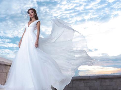 Minh Tú cá tính, sexy là thế mà khi theo đuổi phong cách 'bánh bèo' vẫn dịu dàng đến khó tin