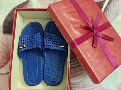 Món quà giá trị không bằng chiếc hộp nhưng người nhận vẫn cảm động rơi nước mắt-1