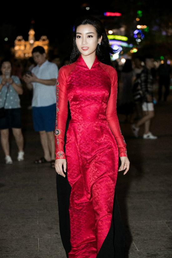 Cứ mỗi lần sánh đôi, Hồ Ngọc Hà - Kim Lý lại chiếm vị trí top sao mặc đẹp nhất tuần-1