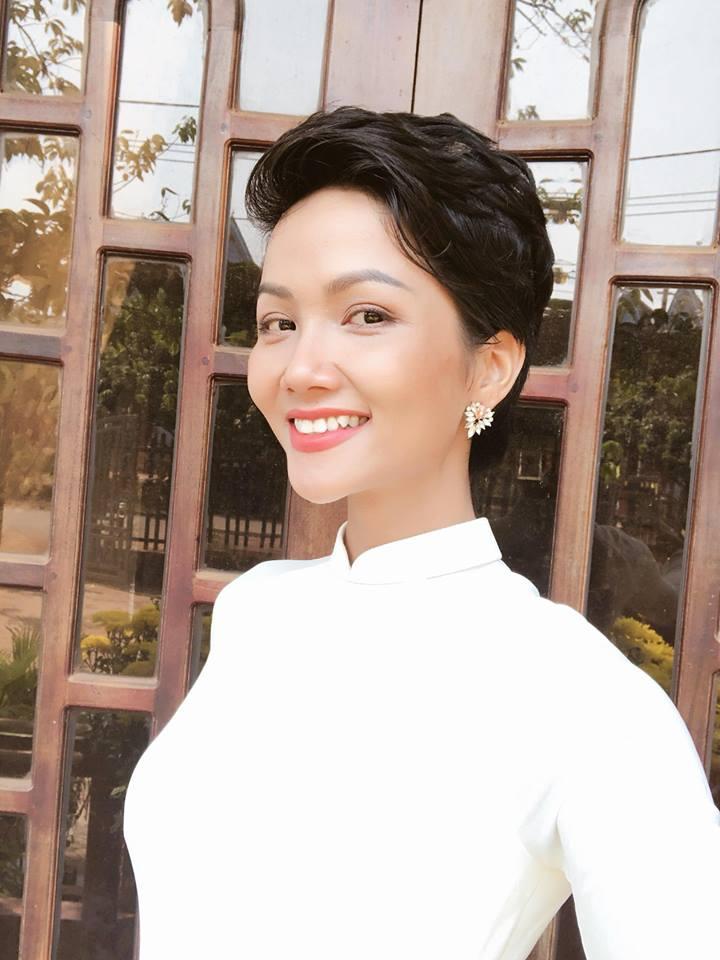 Đúng ngày 8/3, khán giả Indonesia đồng lòng chúc HHen Niê trở thành Miss Universe 2018-1