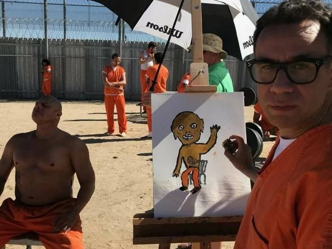 Chạy mất dép với các kiểu dọa ma lạ đời-6