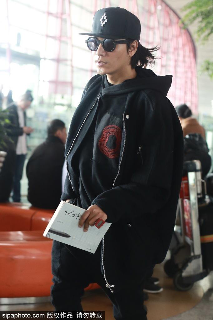 Ngoại hình tuổi 42 của mỹ nam Kim phấn thế gia Trần Khôn khiến nhiều fan hốt hoảng: Mặt bơ phờ, tóc dài như... bà thím-7