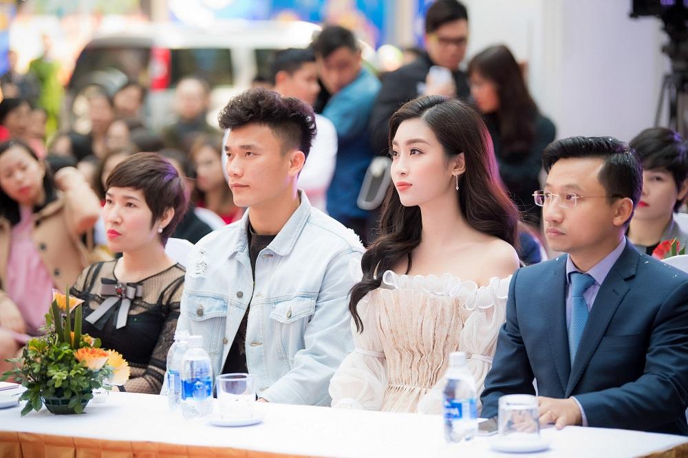 Thủ môn quốc dân Bùi Tiến Dũng tươi như hoa khi tái ngộ hoa hậu Đỗ Mỹ Linh-4