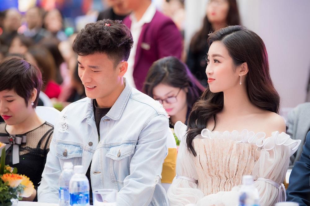 Thủ môn quốc dân Bùi Tiến Dũng tươi như hoa khi tái ngộ hoa hậu Đỗ Mỹ Linh-6