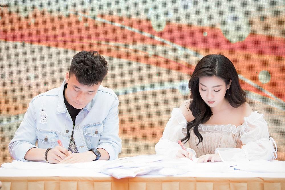 Thủ môn quốc dân Bùi Tiến Dũng tươi như hoa khi tái ngộ hoa hậu Đỗ Mỹ Linh-9