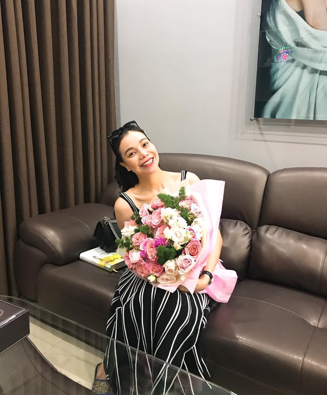 Tin sao Việt: Đàm Thu Trang khoe quà khủng Cường Đô La tặng ngày 8/3-2